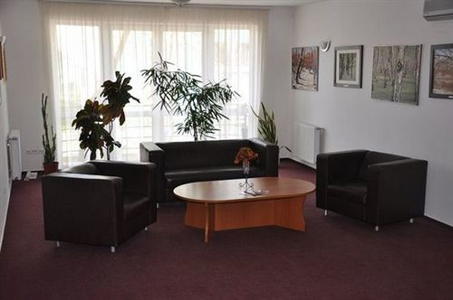 Hotel Platan Секешфехервар Экстерьер фото