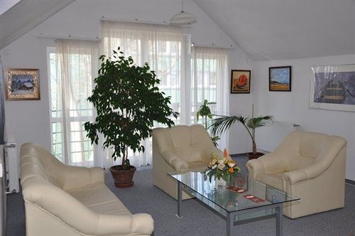 Hotel Platan Секешфехервар Экстерьер фото